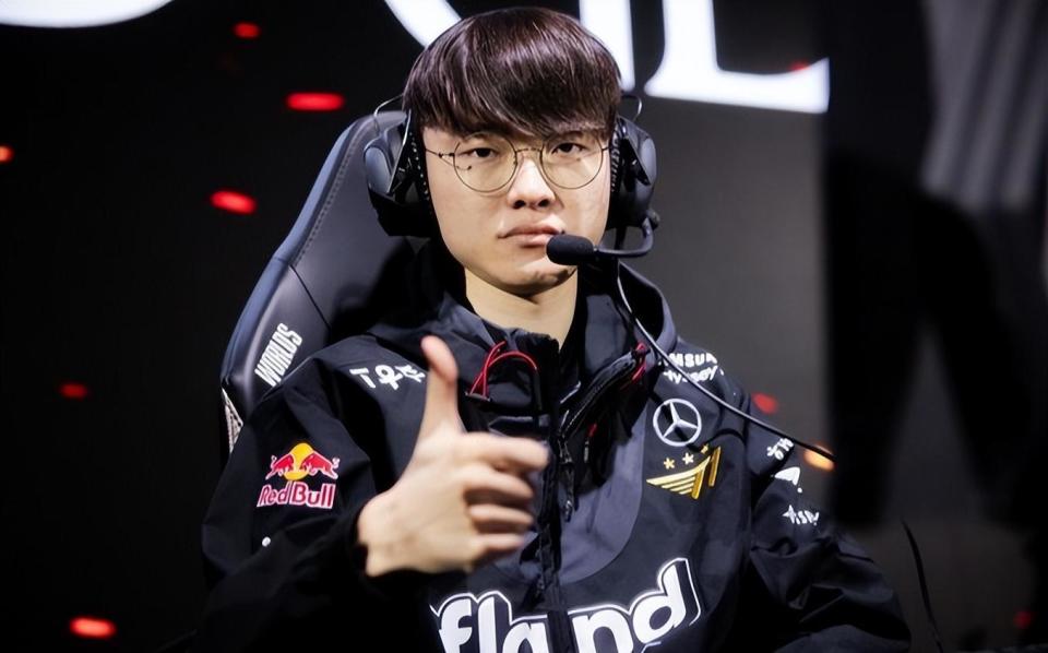 apEX 在赢得 BLAST.tv Austin Major 2025 后履行了他的承诺，剃了光头