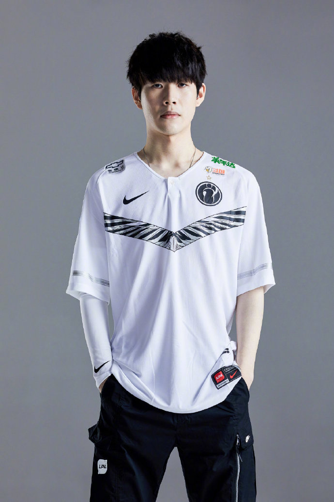 EDG官方：上调二队下路TheSnake至一队